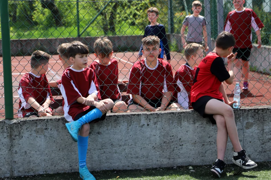 Chłopcy z Wysokiego Mistrzami Gminy Limanowa w piłce nożnej dzieci - zdjęcie 5