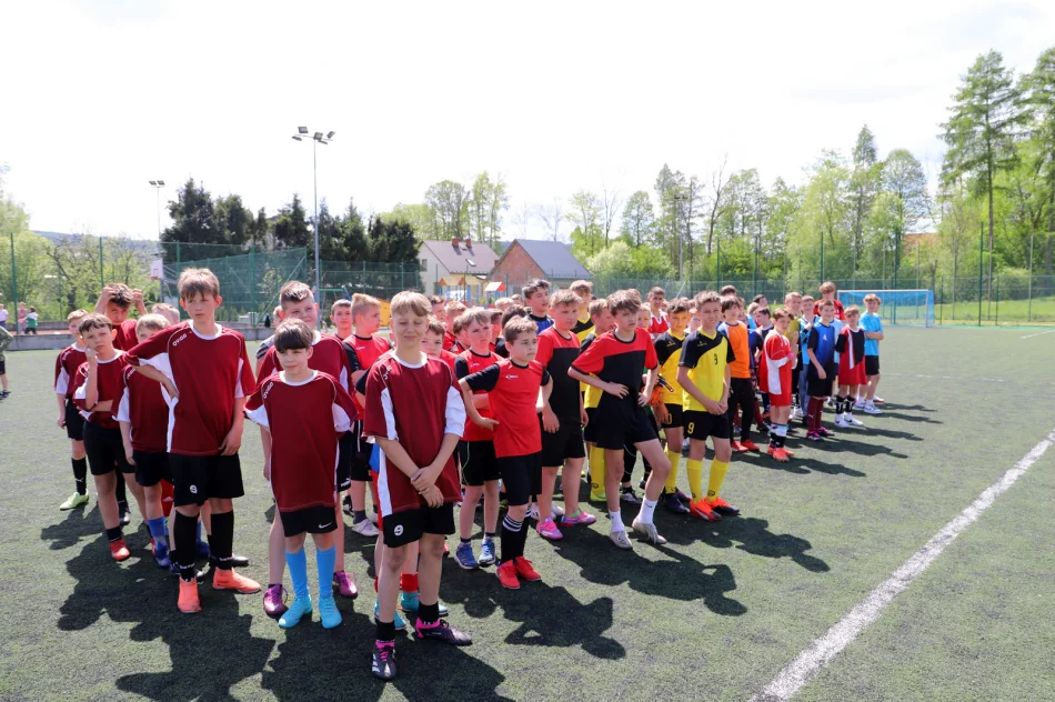 Chłopcy z Wysokiego Mistrzami Gminy Limanowa w piłce nożnej dzieci - zdjęcie 6