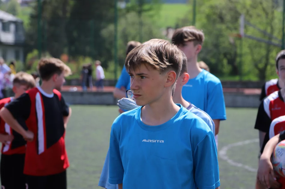 Chłopcy z Wysokiego Mistrzami Gminy Limanowa w piłce nożnej dzieci - zdjęcie 9