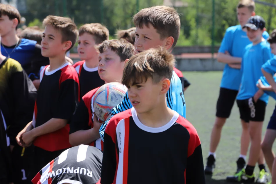 Chłopcy z Wysokiego Mistrzami Gminy Limanowa w piłce nożnej dzieci - zdjęcie 10