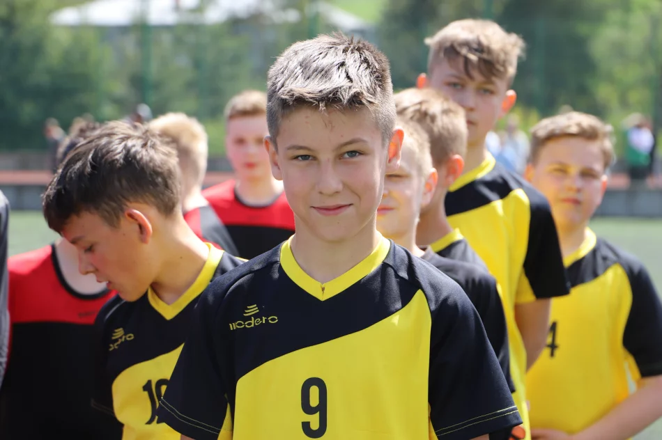 Chłopcy z Wysokiego Mistrzami Gminy Limanowa w piłce nożnej dzieci - zdjęcie 13