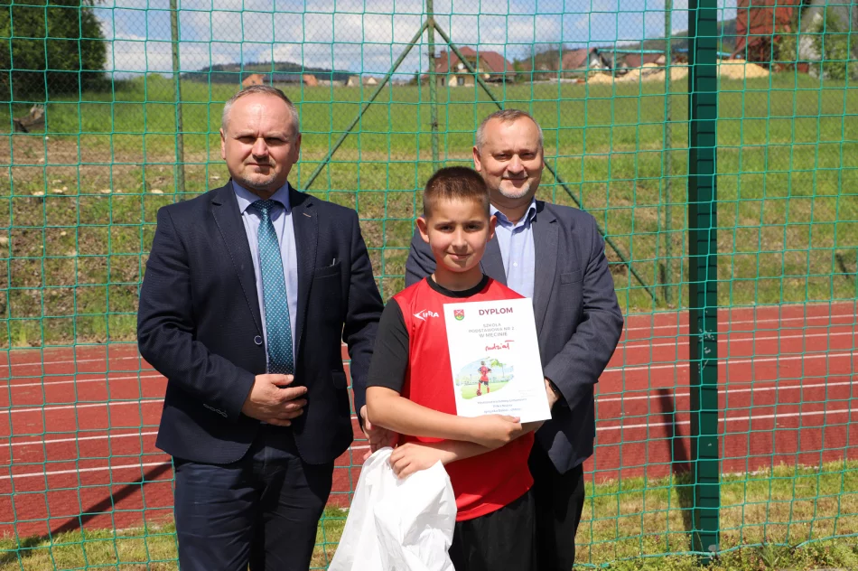 Chłopcy z Wysokiego Mistrzami Gminy Limanowa w piłce nożnej dzieci - zdjęcie 17