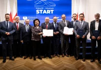 Rusza inwestycja. Podpisano umowy warte ponad 1 mld 100 mln zł ! Na początek linia nr 104 - zdjęcie główne