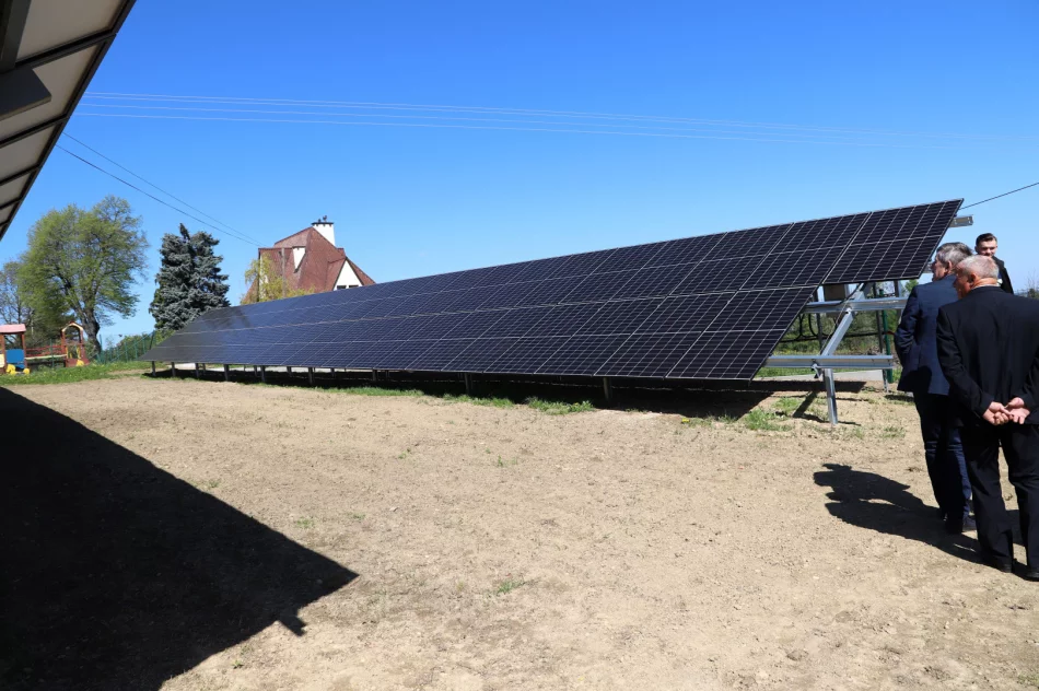 W Starym Rybiu wykonano pierwszą gminną instalację fotowoltaiczną. - zdjęcie 2