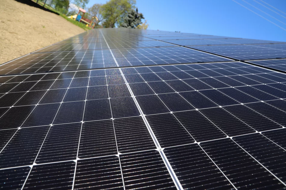 W Starym Rybiu wykonano pierwszą gminną instalację fotowoltaiczną. - zdjęcie 6