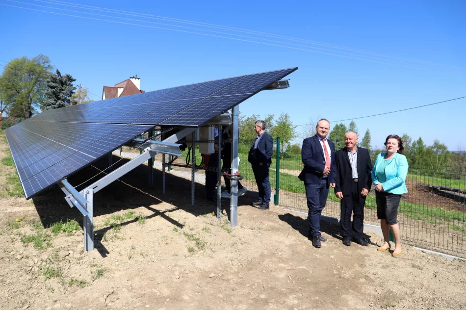 W Starym Rybiu wykonano pierwszą gminną instalację fotowoltaiczną. - zdjęcie 8
