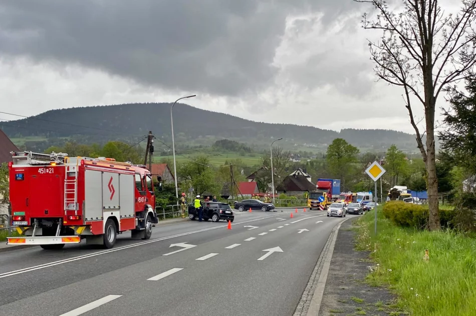 Zderzenie pojazdów, kobieta z dwójką dzieci w szpitalu - zdjęcie 6