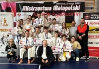 11 medali limanowskich karateków na Mistrzostwach Małopolski Karate Kyokushin - zdjęcie główne