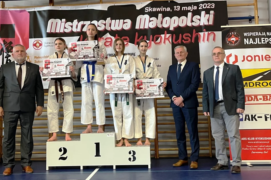 11 medali limanowskich karateków na Mistrzostwach Małopolski Karate Kyokushin - zdjęcie 3