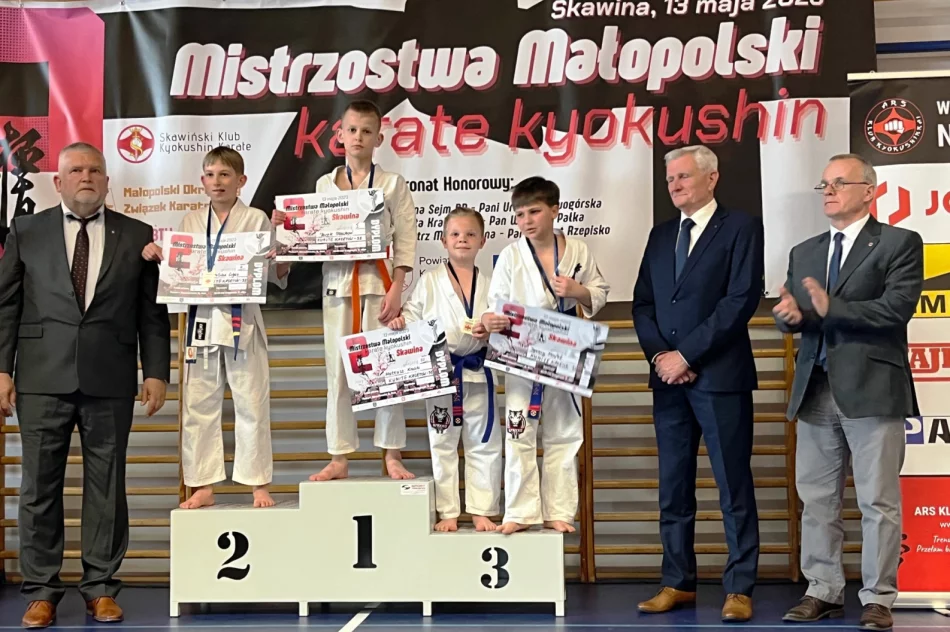 11 medali limanowskich karateków na Mistrzostwach Małopolski Karate Kyokushin - zdjęcie 11