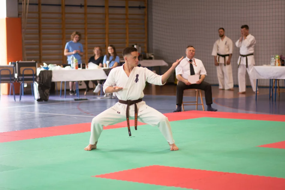 11 medali limanowskich karateków na Mistrzostwach Małopolski Karate Kyokushin - zdjęcie 18