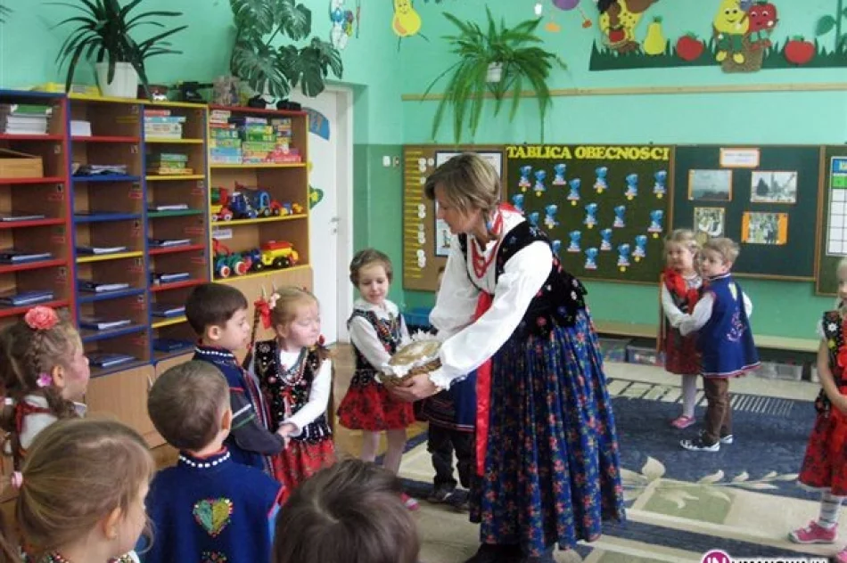 Przedszkolaki poznają kulturę regionu - zdjęcie 2