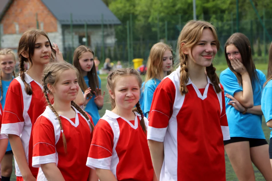 Dziewczyny z Mordarki Mistrzami Gminy Limanowa w piłce nożnej dzieci - zdjęcie 9