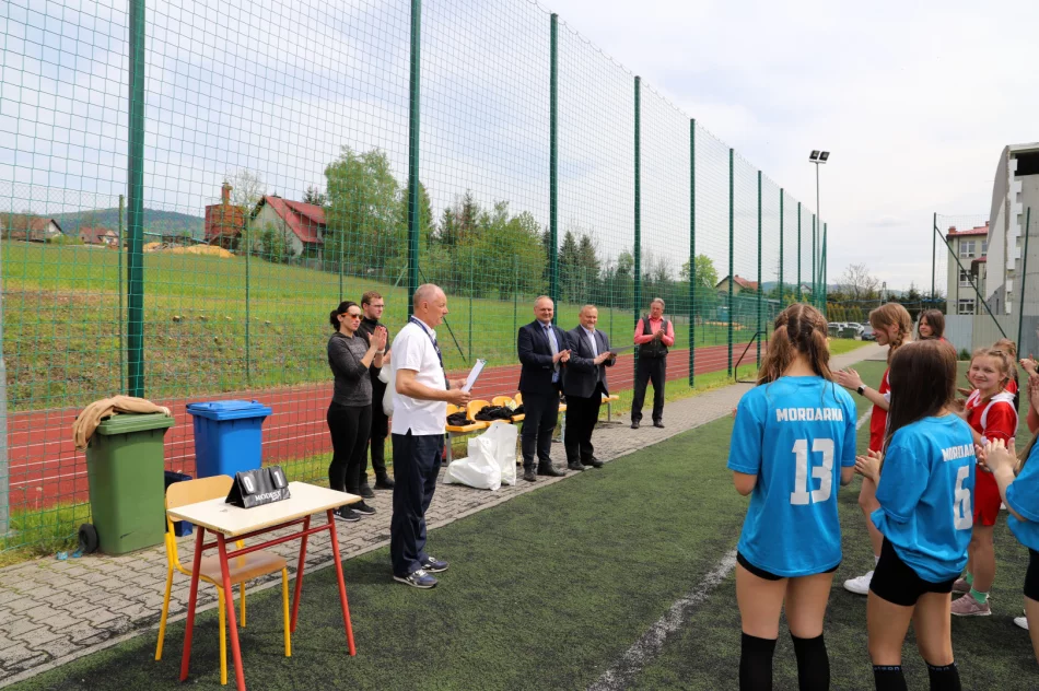 Dziewczyny z Mordarki Mistrzami Gminy Limanowa w piłce nożnej dzieci - zdjęcie 12