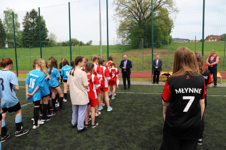 Dziewczyny z Mordarki Mistrzami Gminy Limanowa w piłce nożnej dzieci - zdjęcie 15