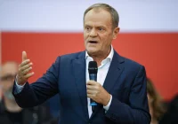 D.Tusk w Krakowie: w środę złożymy projekt ustawy ws. waloryzacji świadczenia 500 plus - zdjęcie główne