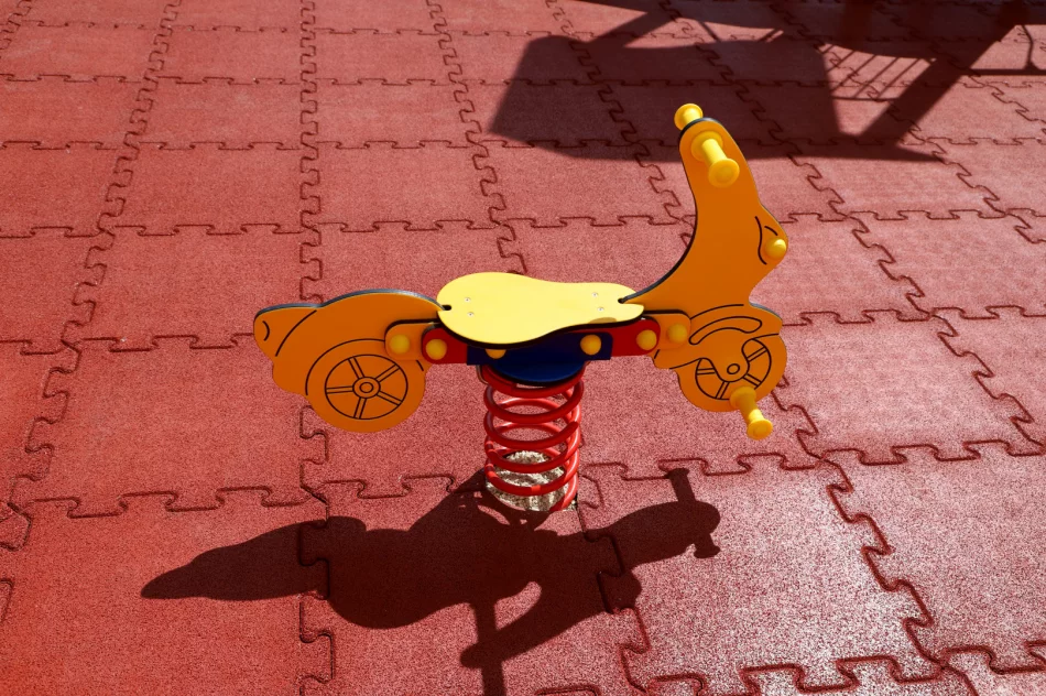 Nowy plac zabaw dla dzieci przy Szkole Podstawowej nr 1 w Siekierczynie - zdjęcie 4