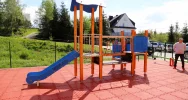 Nowy plac zabaw dla dzieci przy Szkole Podstawowej nr 1 w Siekierczynie - zdjęcie 5