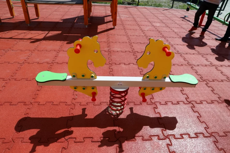  Odebrano nowy plac zabaw - zdjęcie 2