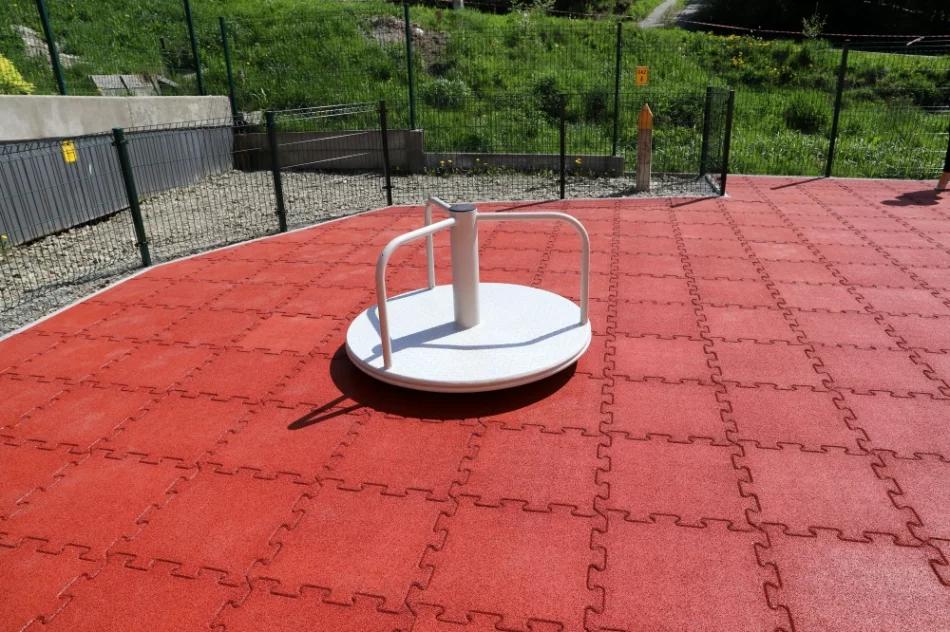  Odebrano nowy plac zabaw - zdjęcie 7