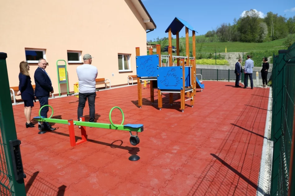  Odebrano nowy plac zabaw - zdjęcie 14