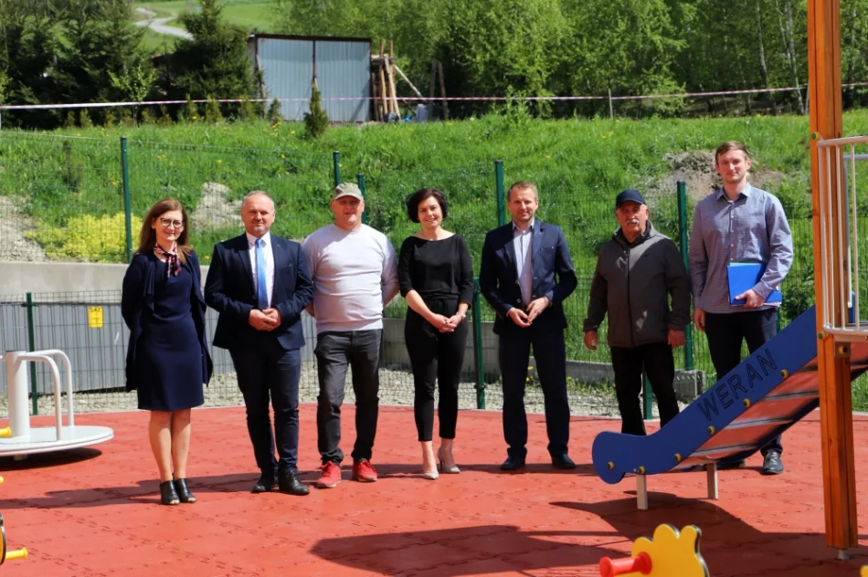  Odebrano nowy plac zabaw - zdjęcie 16