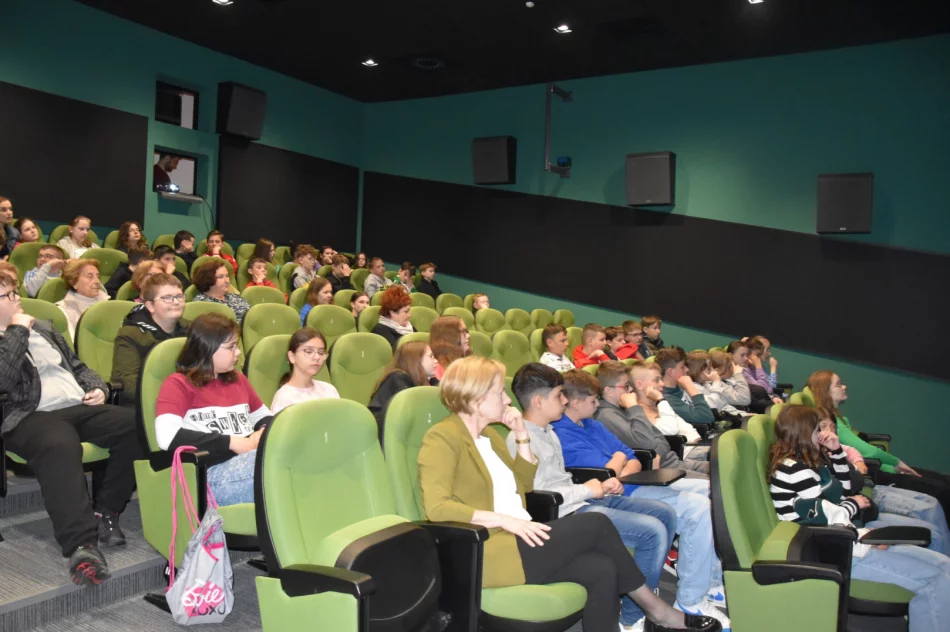 W Miejskiej Bibliotece Publicznej odbył się wykład inaugurujący projekt pt. „Pismo, książka…jak to się zaczęło?” - zdjęcie 4