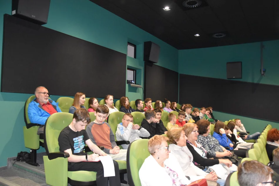 W Miejskiej Bibliotece Publicznej odbył się wykład inaugurujący projekt pt. „Pismo, książka…jak to się zaczęło?” - zdjęcie 6