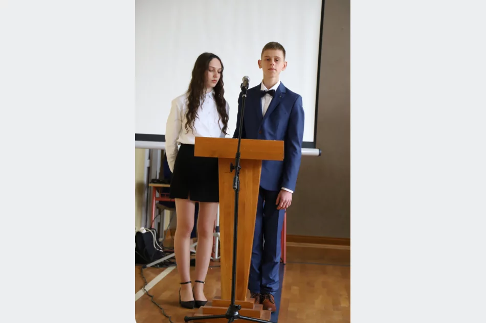 Święto szkoły w Męcinie poświęcone patronowi Janowi Pawłowi II - zdjęcie 5