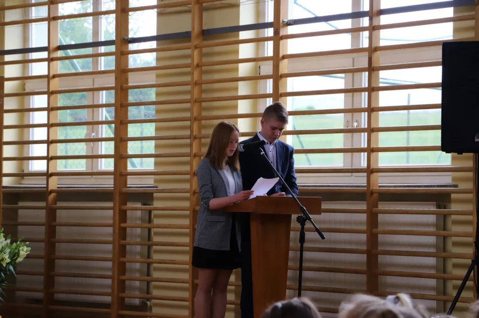 Święto szkoły w Męcinie poświęcone patronowi Janowi Pawłowi II - zdjęcie 6