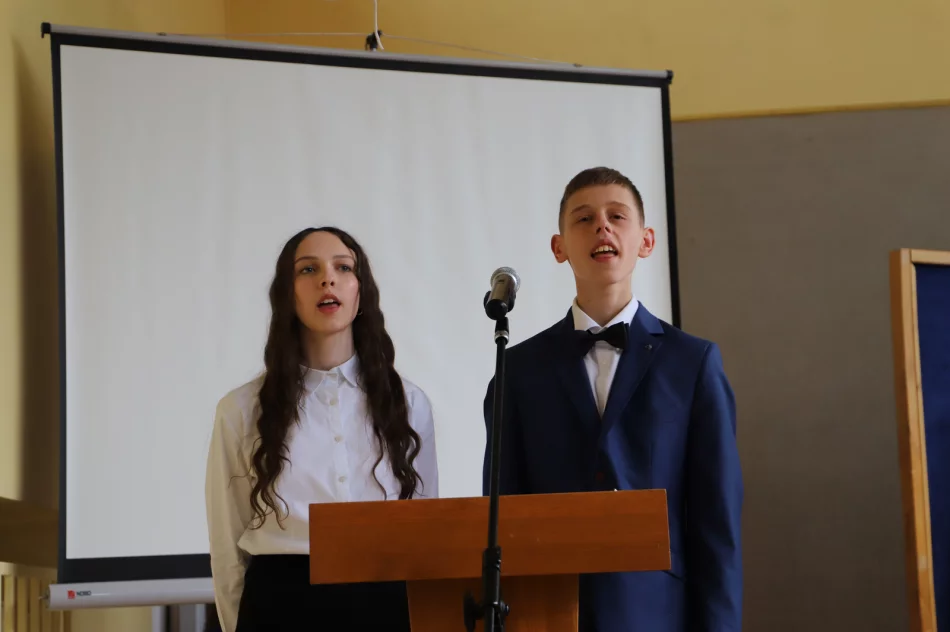 Święto szkoły w Męcinie poświęcone patronowi Janowi Pawłowi II - zdjęcie 10