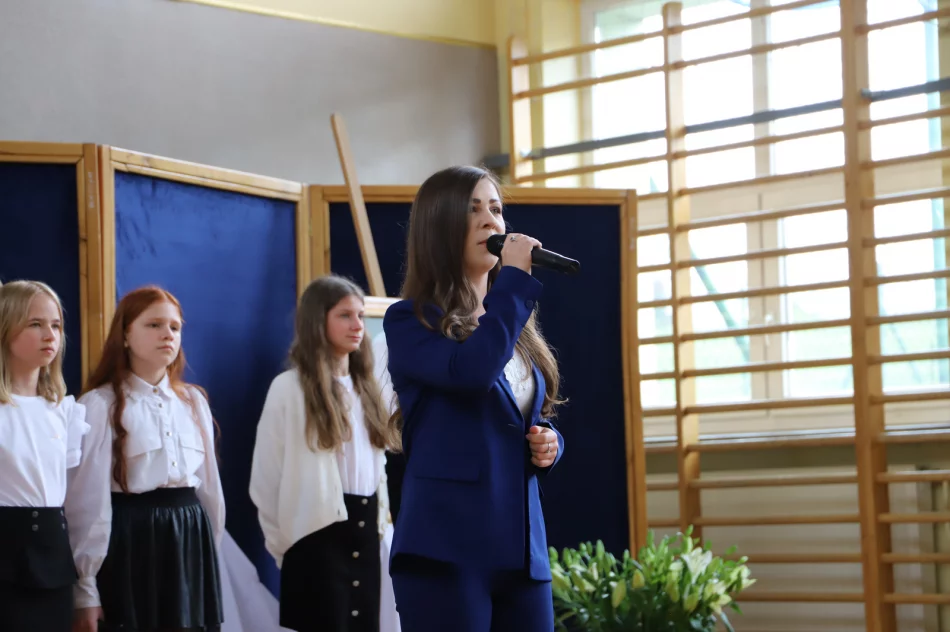 Święto szkoły w Męcinie poświęcone patronowi Janowi Pawłowi II - zdjęcie 20