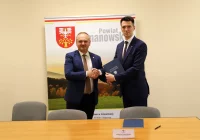 Podpisanie umowy z Wojewodą na remont drogi Rupniów – Bednarki - Zawadka - zdjęcie główne