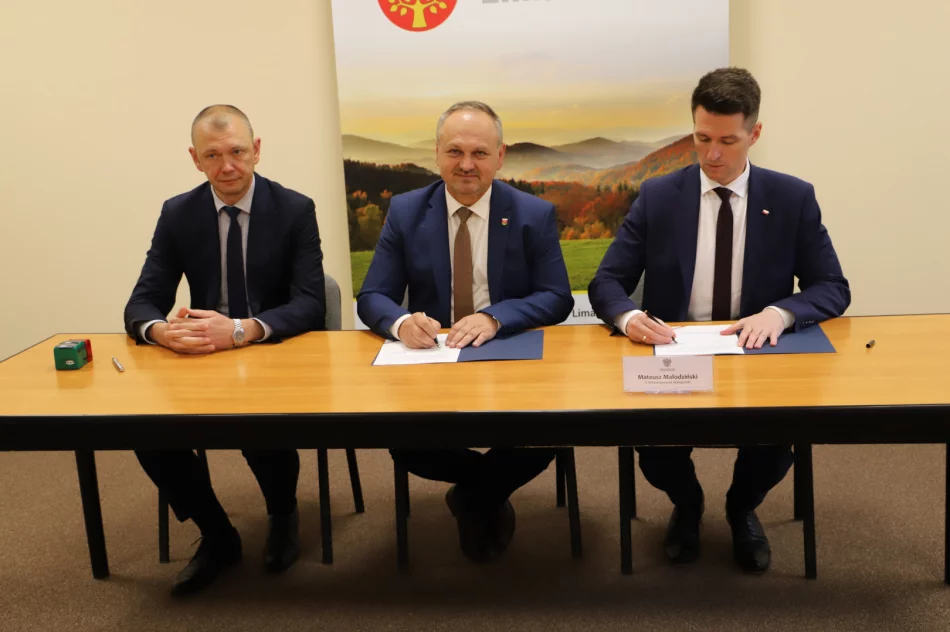 Podpisanie umowy z Wojewodą na remont drogi Rupniów – Bednarki - Zawadka - zdjęcie 3