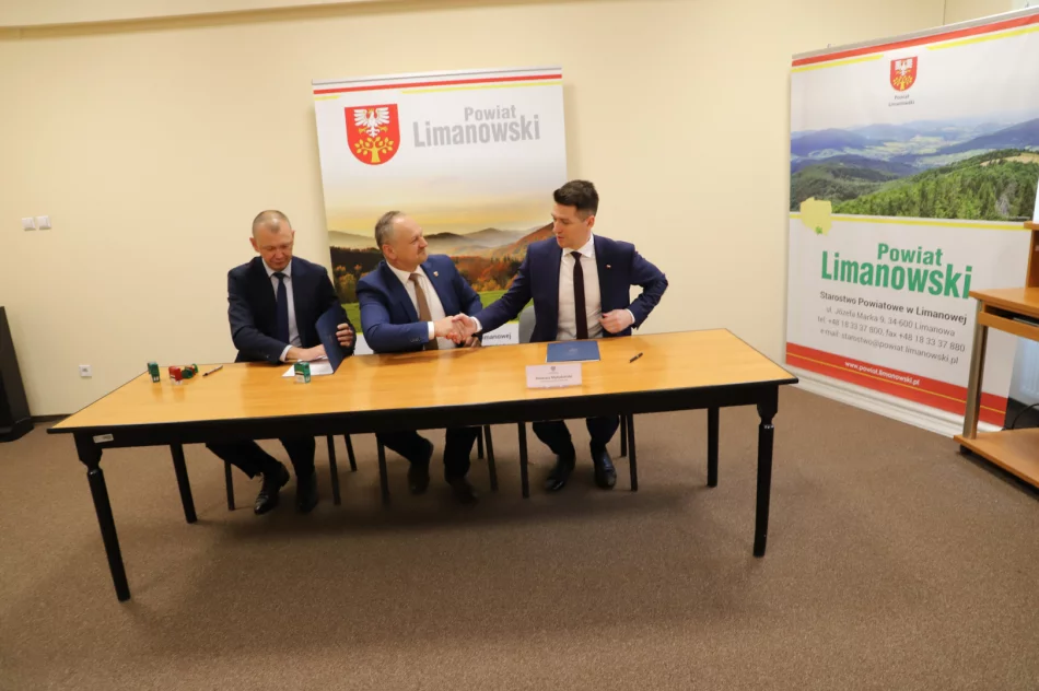 Podpisanie umowy z Wojewodą na remont drogi Rupniów – Bednarki - Zawadka - zdjęcie 8