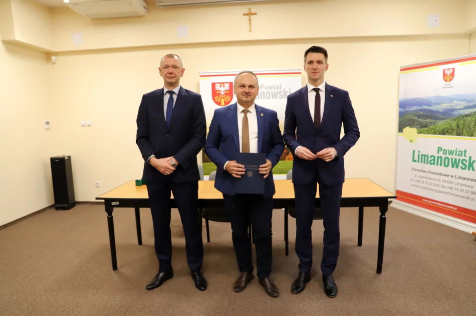 Podpisanie umowy z Wojewodą na remont drogi Rupniów – Bednarki - Zawadka - zdjęcie 9