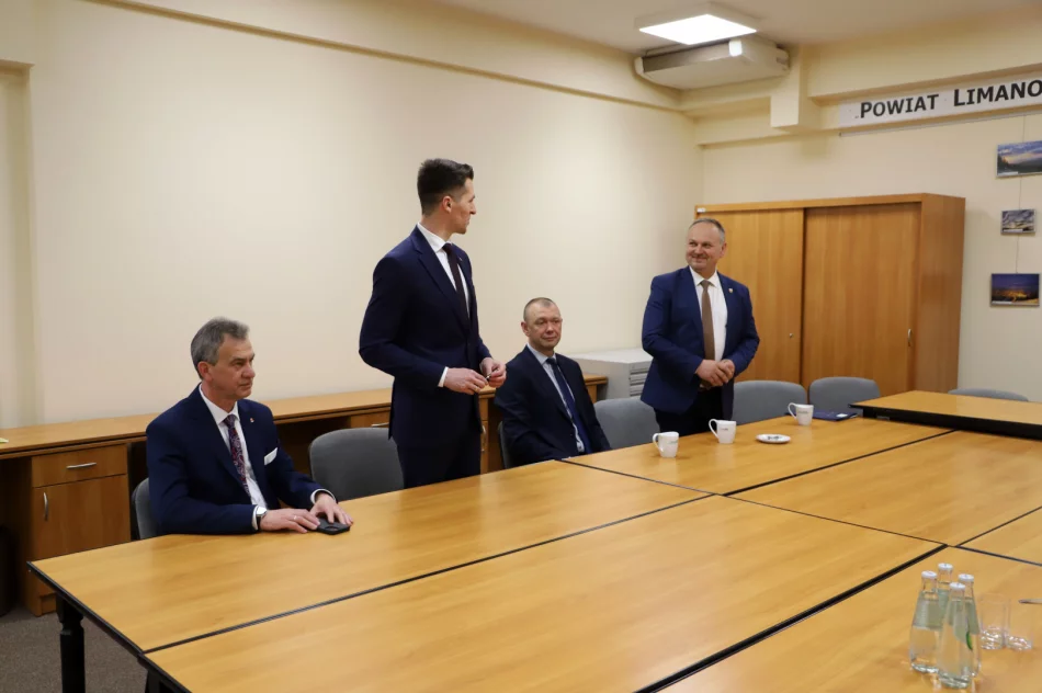 Podpisanie umowy z Wojewodą na remont drogi Rupniów – Bednarki - Zawadka - zdjęcie 10