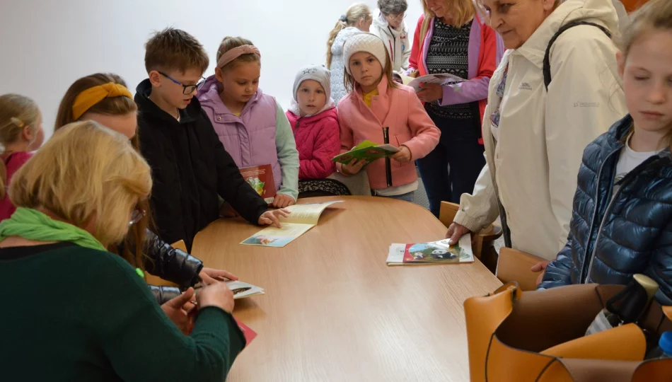 ​Ewa Stadtmüller w bibliotece - zdjęcie 1