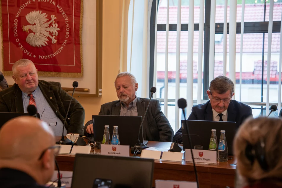 "Ideologia i wartości" kontra pieniądze z UE. Podział w radzie powiatu - zdjęcie 4