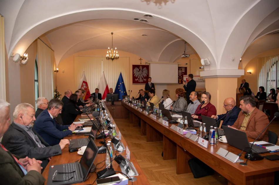 "Ideologia i wartości" kontra pieniądze z UE. Podział w radzie powiatu - zdjęcie 11