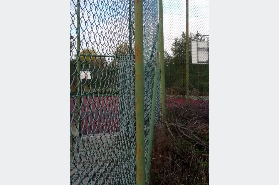 Przekazano teren budowy pod modernizację kompleksów Orlik w miejscowości Męcina i Pisarzowa. - zdjęcie 2