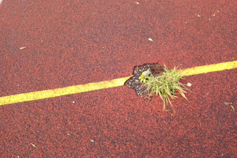 Przekazano teren budowy pod modernizację kompleksów Orlik w miejscowości Męcina i Pisarzowa. - zdjęcie 7