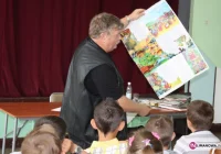 Wakacyjne spotkanie autorskie z Wiesławem Drabikiem - zdjęcie główne