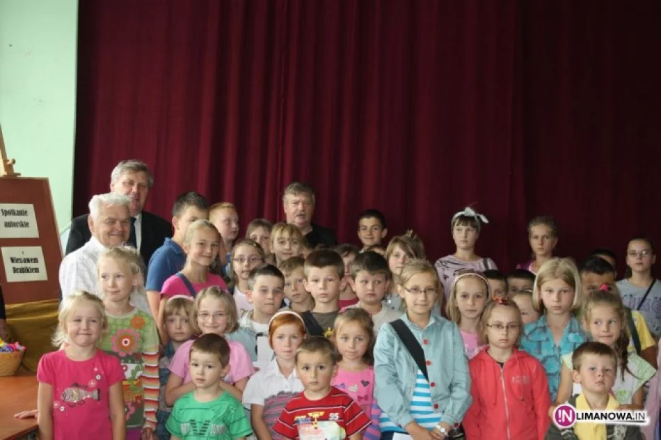 Wakacyjne spotkanie autorskie z Wiesławem Drabikiem - zdjęcie 2