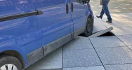 Nie posłuchała. Bus wpadł do fontanny - zdjęcie 4