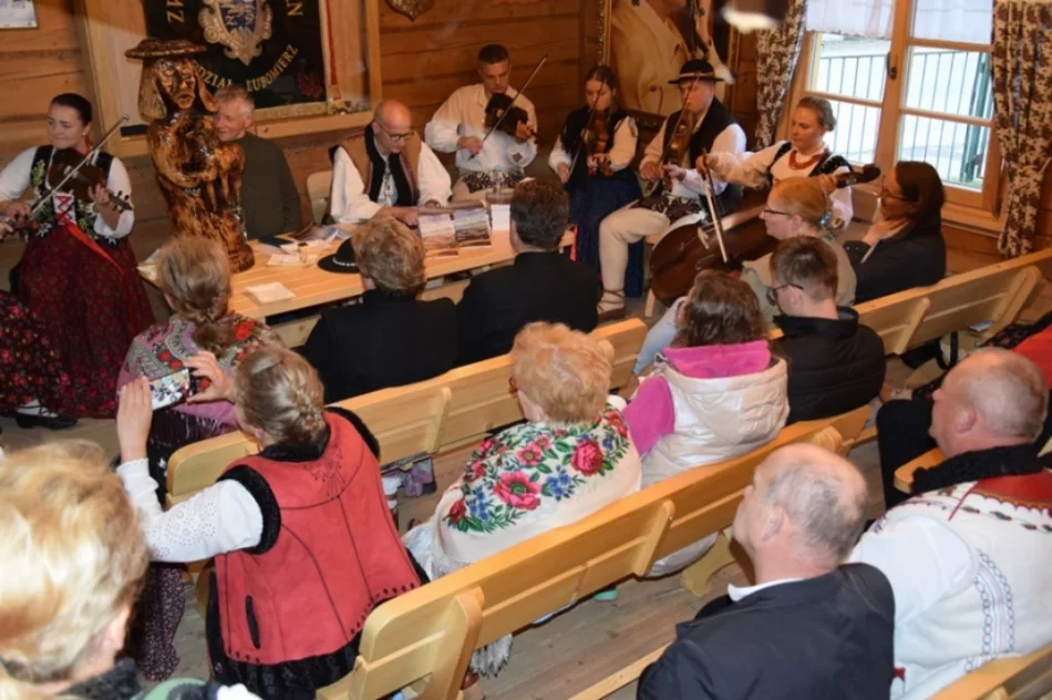 Spotkanie autorskie w "Ciyniu Bulandy" - zdjęcie 2