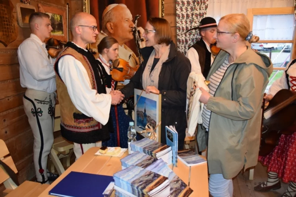 Spotkanie autorskie w "Ciyniu Bulandy" - zdjęcie 4