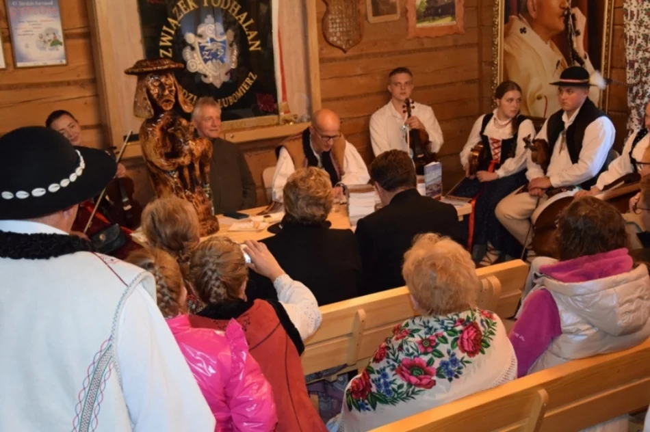 Spotkanie autorskie w "Ciyniu Bulandy" - zdjęcie 5