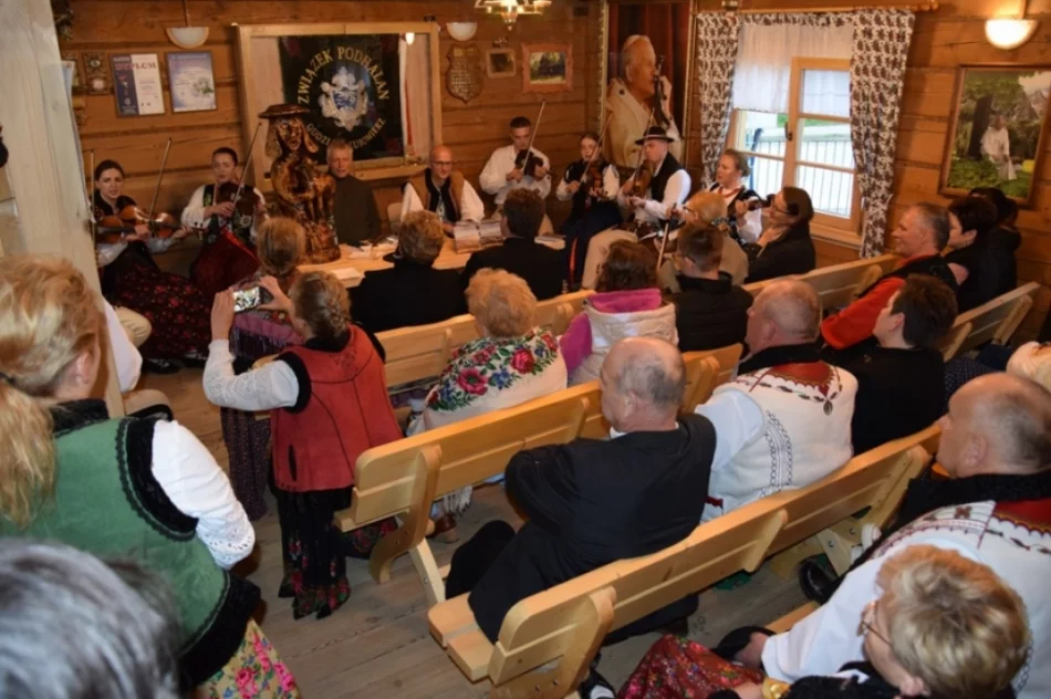 Spotkanie autorskie w "Ciyniu Bulandy" - zdjęcie 7