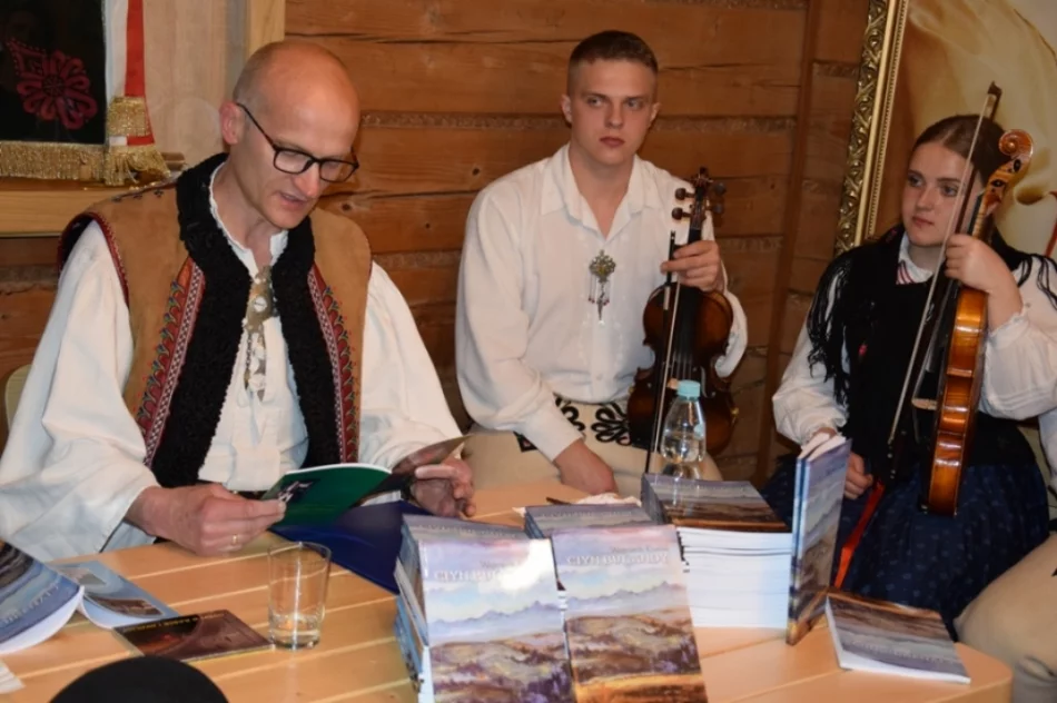 Spotkanie autorskie w "Ciyniu Bulandy" - zdjęcie 17